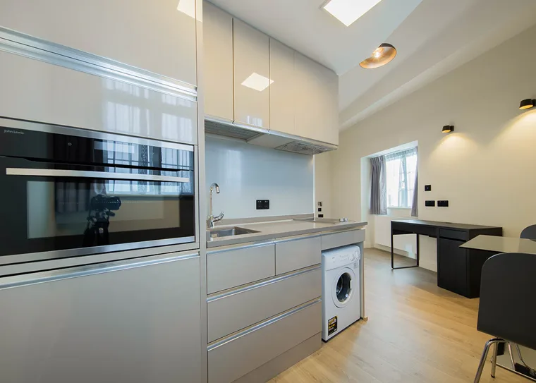 Private kitchenette with fitted appliances and a breakfast bar